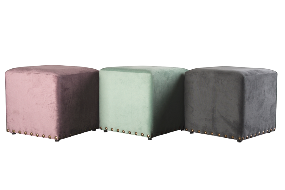 Puffs terciopelados con tachas